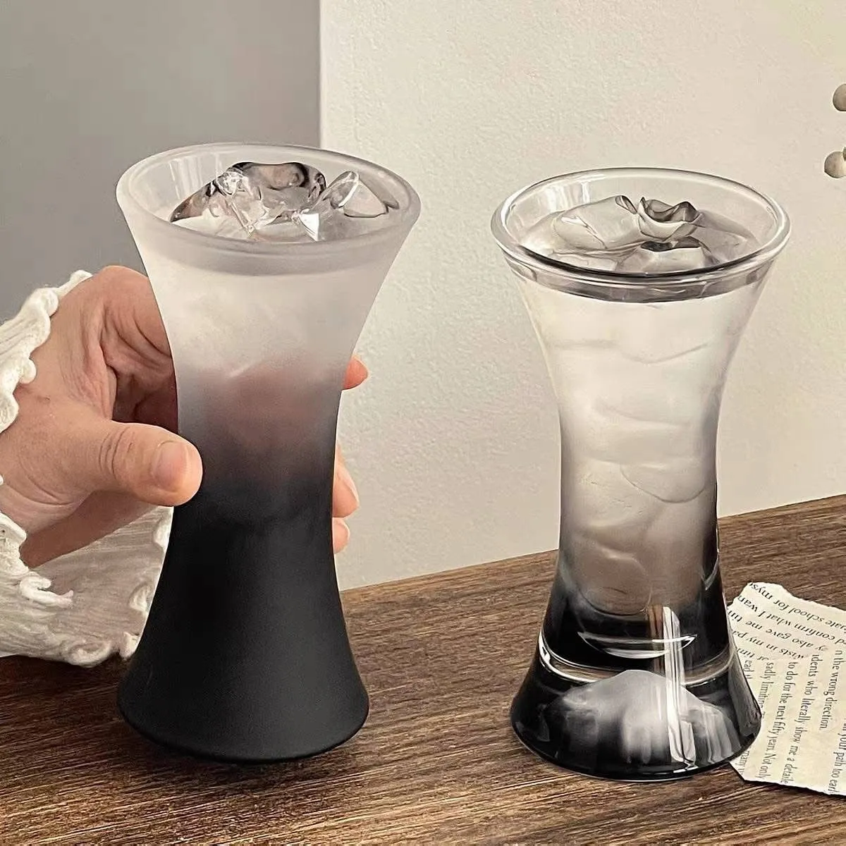 Mate black round glass