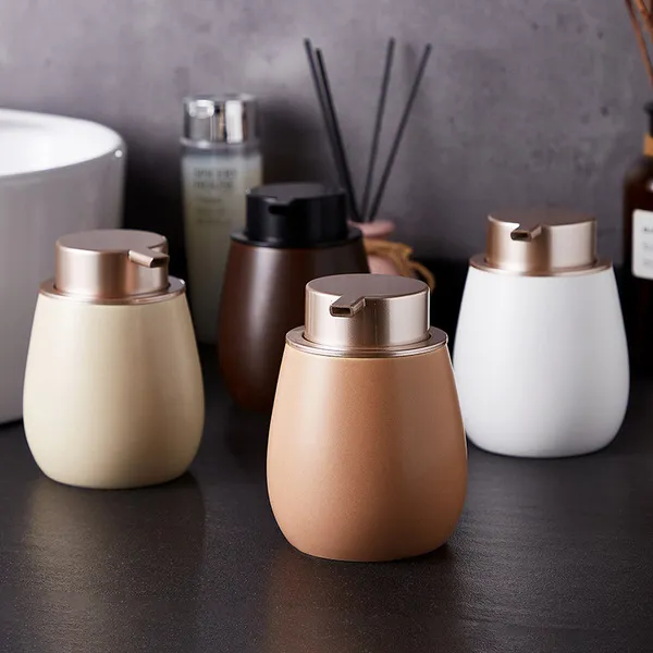 1 Pis Shampoo Mousse Foam Bottled ( Brown colour )