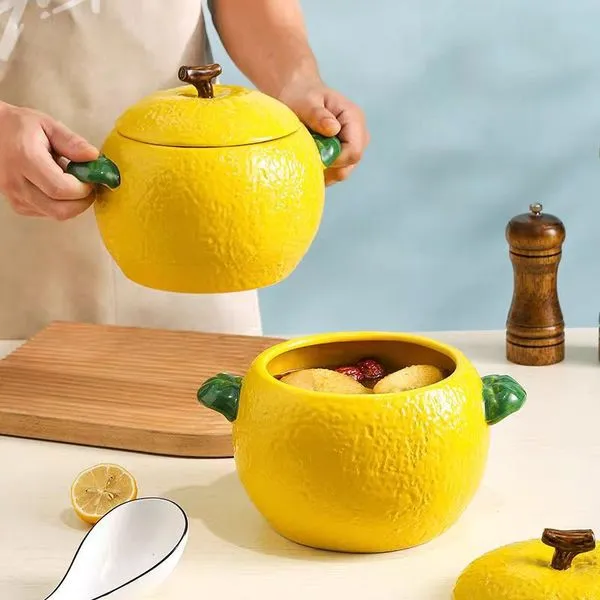 Color : A lemon soup pot