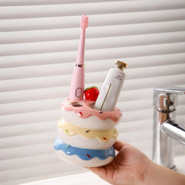 Contrast color-strawberry cake tooth storage organizer