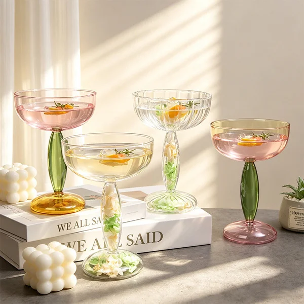 1 Pcs Creative Dried Flower Glass Goblet for Wedding Banquets, Champagne Glass with Contrasting Colors, Cocktail Glass, Martini Glass for a Light Drink
